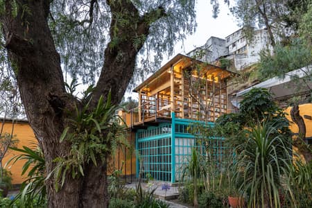 CUARTO EN EL AIRE / ROOM IN THE AIR